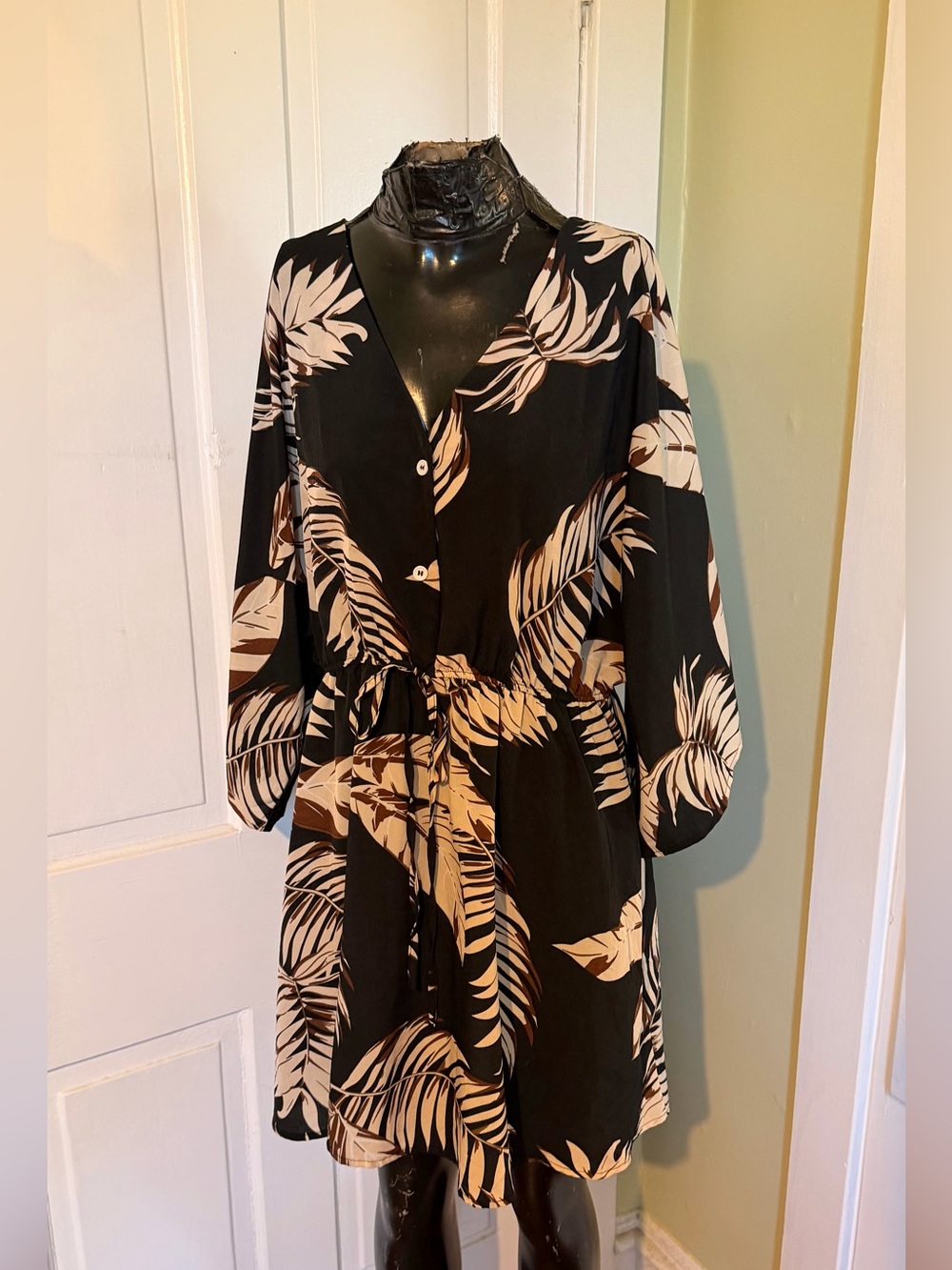 SHEIN Black Mini Dress with Beige Leaf Print - Size XL